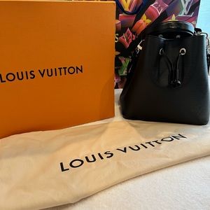 Louis Vuitton NeoNoe MM black Epi leather